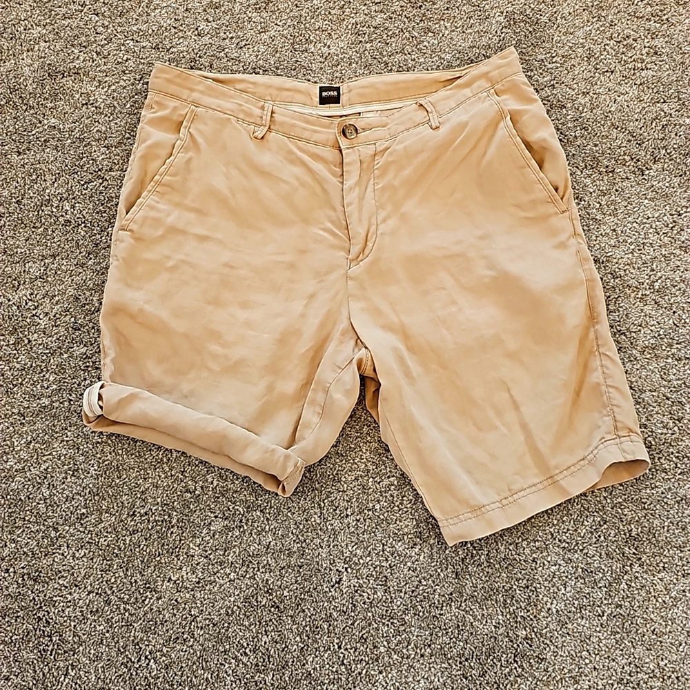 Hugo Boss men's 100% linen shorts. Size 32. Great condition.  Tan color.